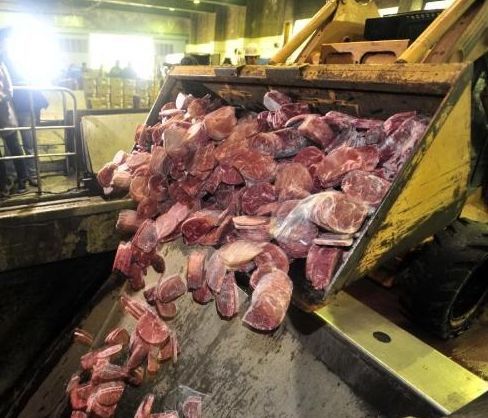 云南查處食品黑窩點，12噸“三無”肉制品被銷毀，兩人被拘留